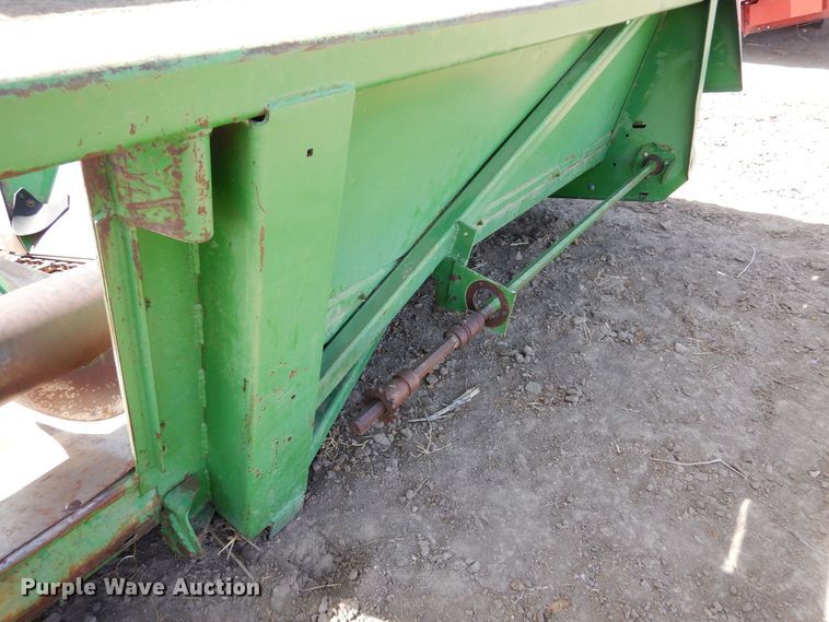 image for item DN6323 John Deere 843  corn head