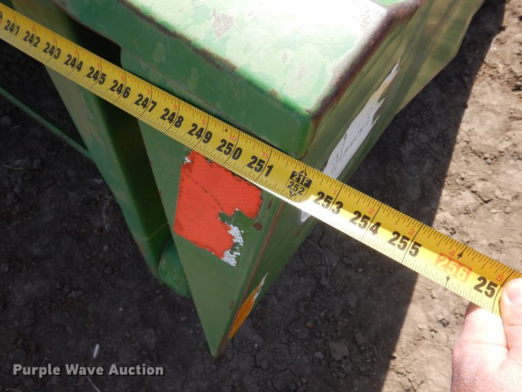 image for item DN6323 John Deere 843  corn head