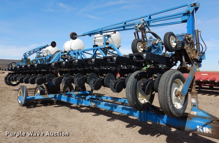image for item DN6324 Kinze 2300  planter