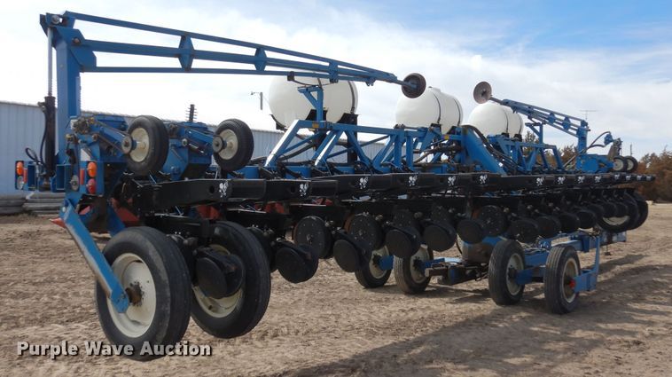 image for item DN6324 Kinze 2300  planter