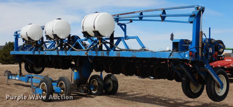 image for item DN6324 Kinze 2300  planter