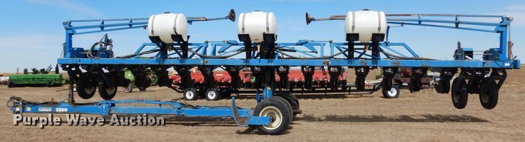 image for item DN6324 Kinze 2300  planter