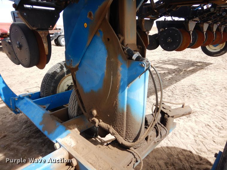 image for item DN6324 Kinze 2300  planter