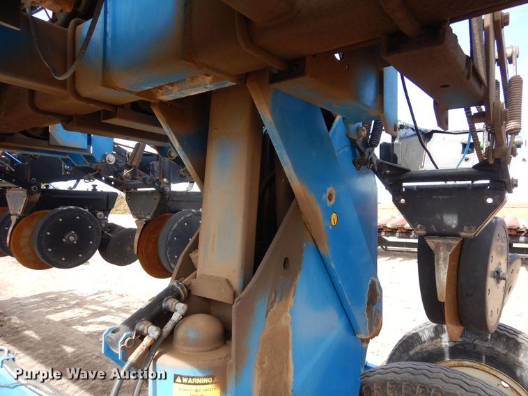 image for item DN6324 Kinze 2300  planter