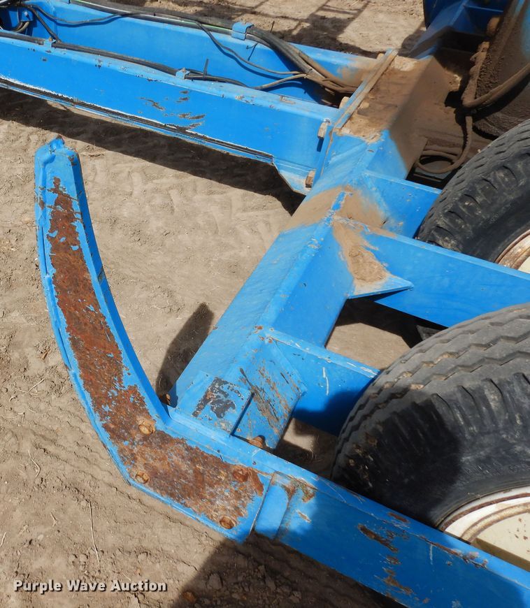 image for item DN6324 Kinze 2300  planter