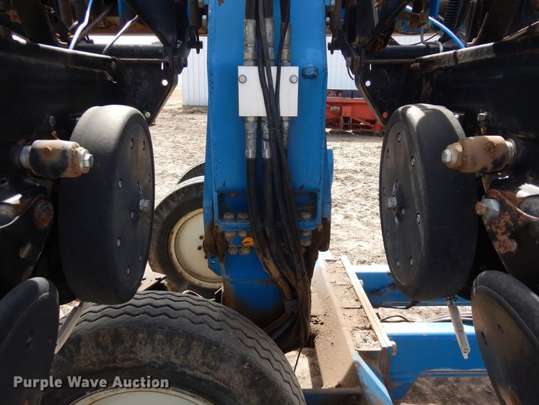 image for item DN6324 Kinze 2300  planter