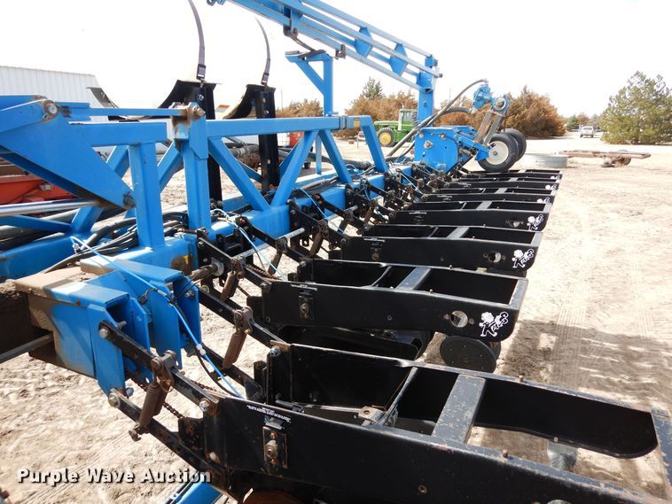 image for item DN6324 Kinze 2300  planter