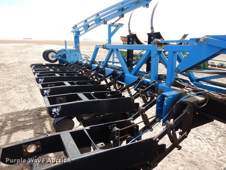 image for item DN6324 Kinze 2300  planter