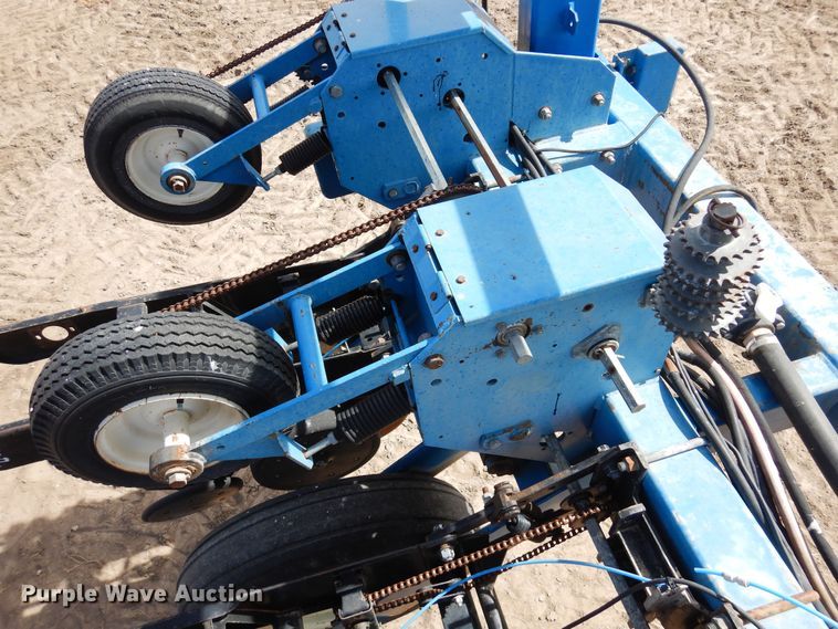 image for item DN6324 Kinze 2300  planter