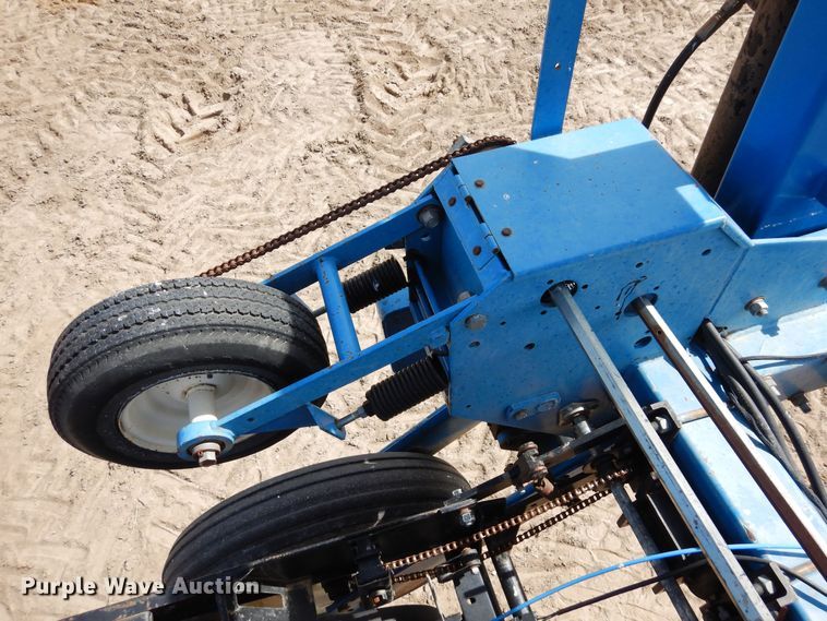 image for item DN6324 Kinze 2300  planter