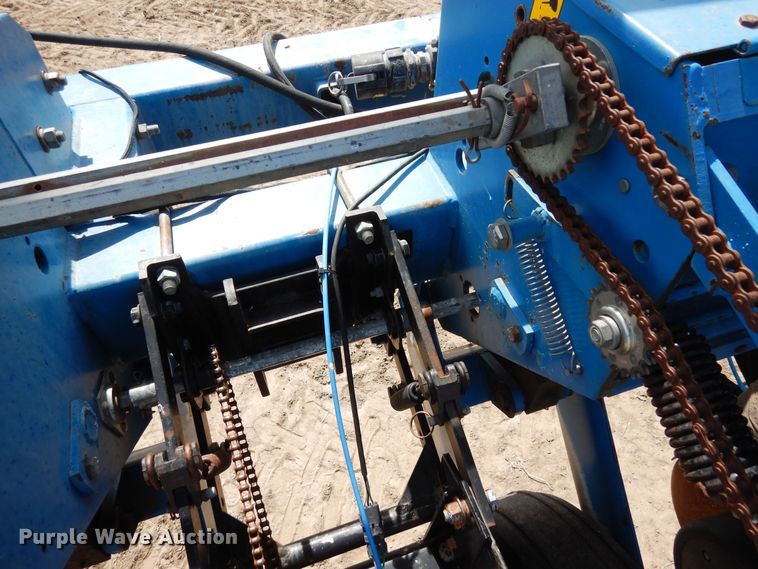 image for item DN6324 Kinze 2300  planter