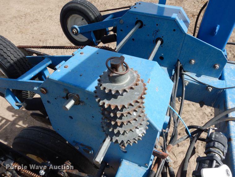 image for item DN6324 Kinze 2300  planter