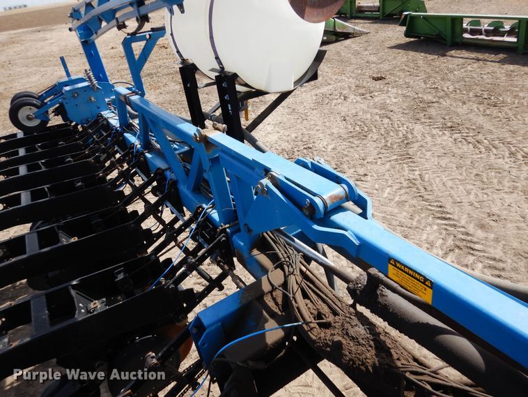 image for item DN6324 Kinze 2300  planter