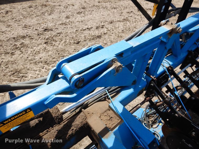 image for item DN6324 Kinze 2300  planter