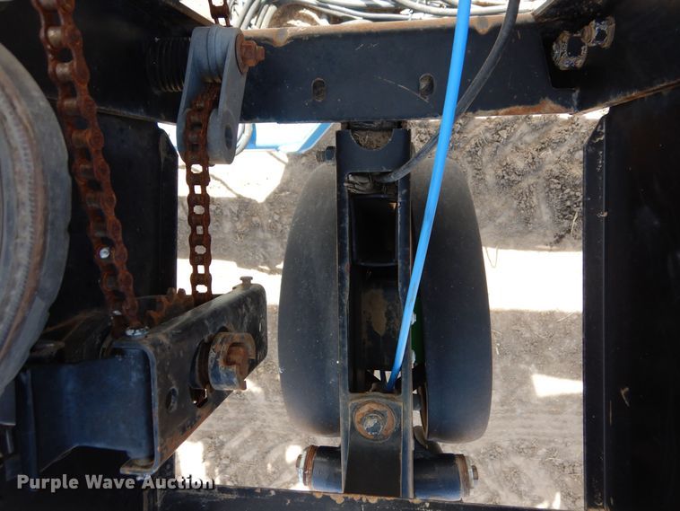 image for item DN6324 Kinze 2300  planter