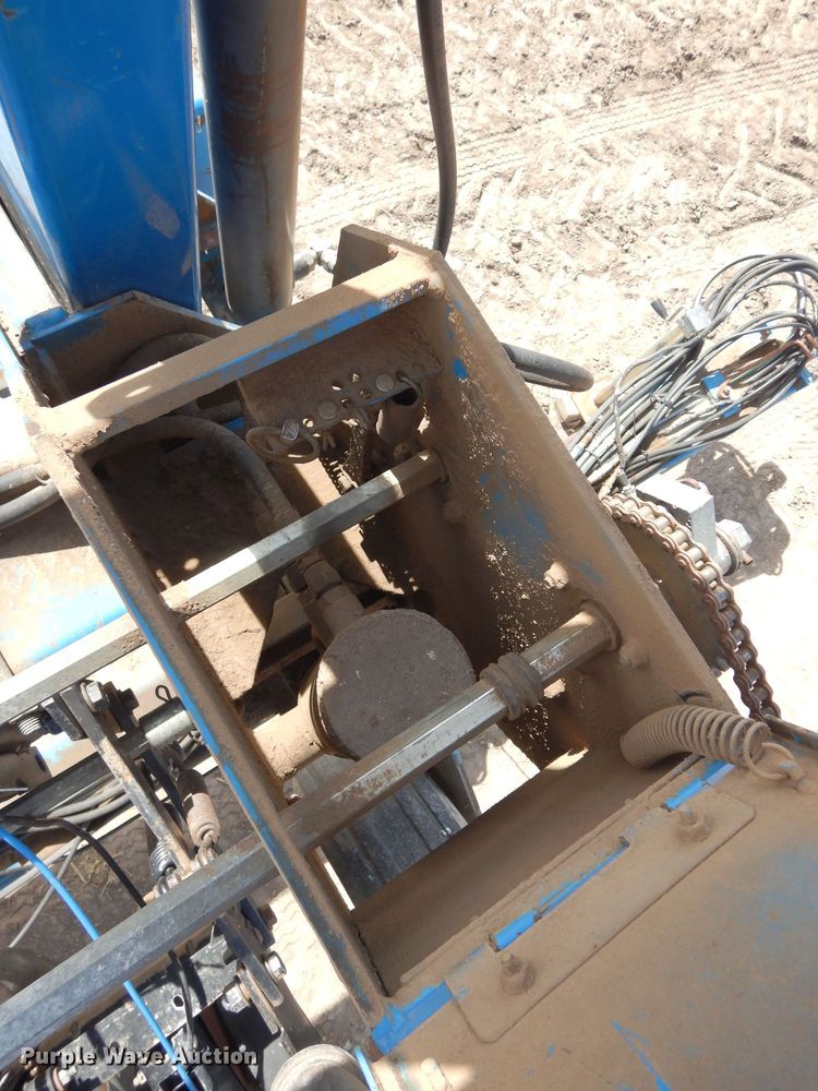 image for item DN6324 Kinze 2300  planter