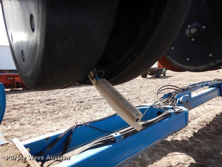 image for item DN6324 Kinze 2300  planter