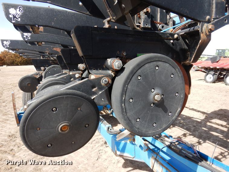image for item DN6324 Kinze 2300  planter