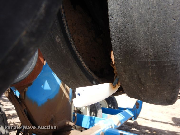 image for item DN6324 Kinze 2300  planter