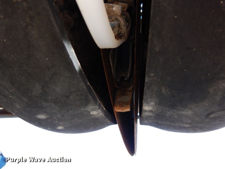 image for item DN6324 Kinze 2300  planter