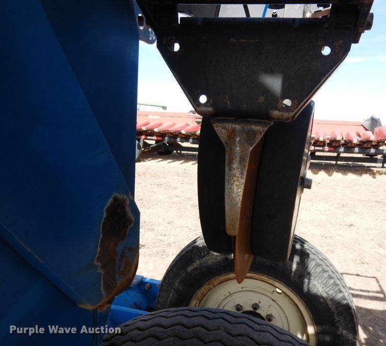 image for item DN6324 Kinze 2300  planter