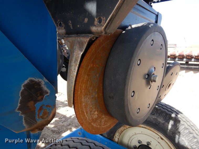 image for item DN6324 Kinze 2300  planter