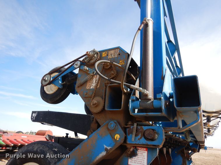 image for item DN6324 Kinze 2300  planter