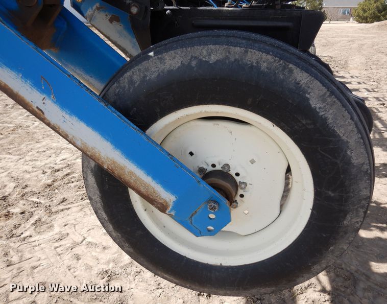 image for item DN6324 Kinze 2300  planter