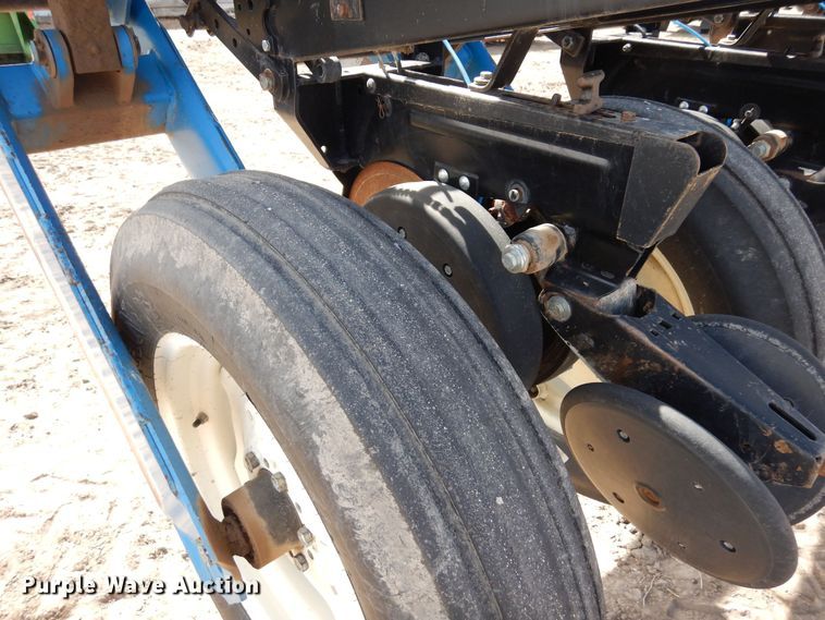 image for item DN6324 Kinze 2300  planter