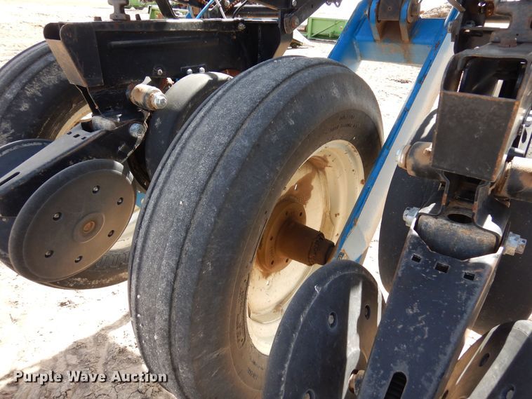 image for item DN6324 Kinze 2300  planter