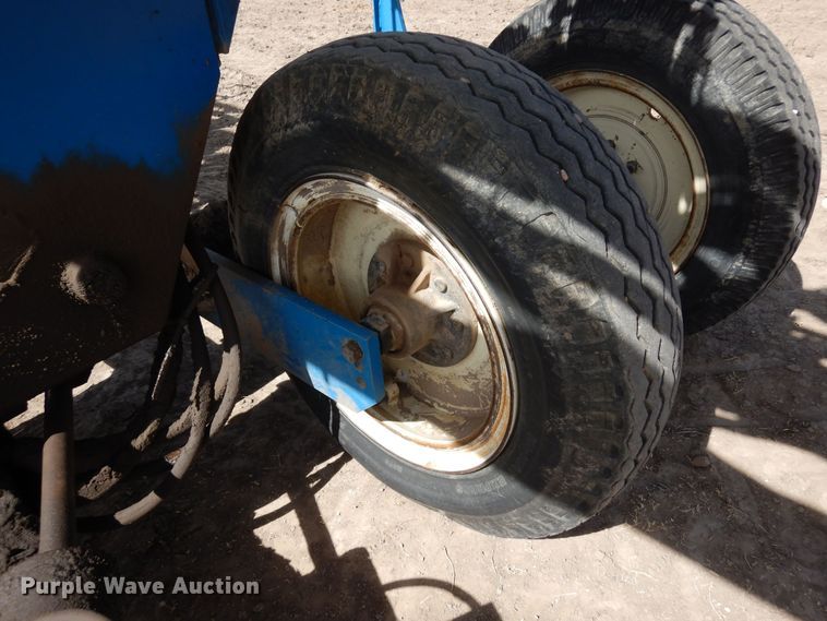 image for item DN6324 Kinze 2300  planter