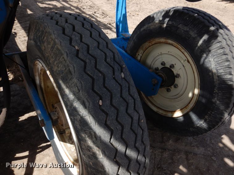 image for item DN6324 Kinze 2300  planter