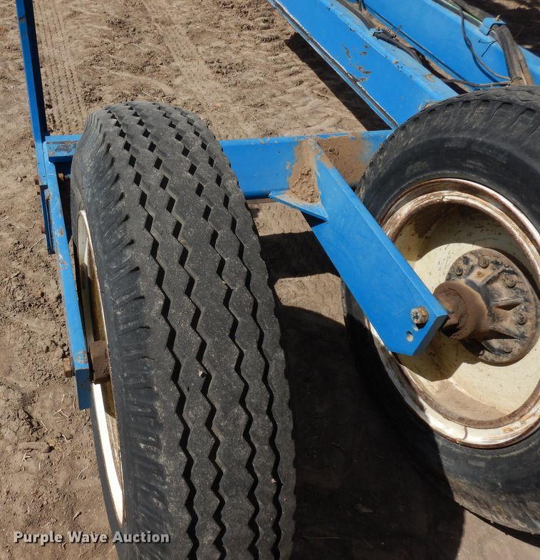 image for item DN6324 Kinze 2300  planter