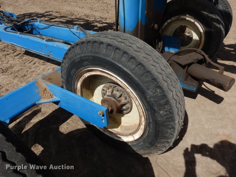 image for item DN6324 Kinze 2300  planter