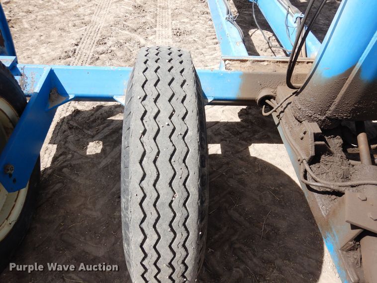 image for item DN6324 Kinze 2300  planter