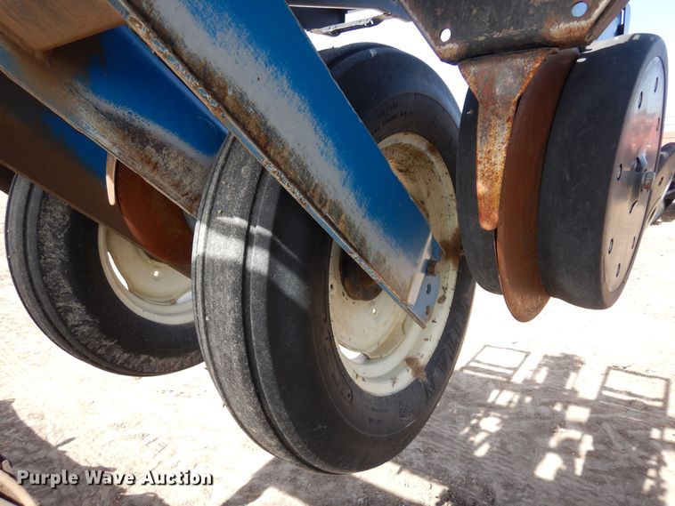 image for item DN6324 Kinze 2300  planter