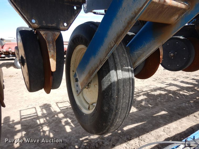 image for item DN6324 Kinze 2300  planter