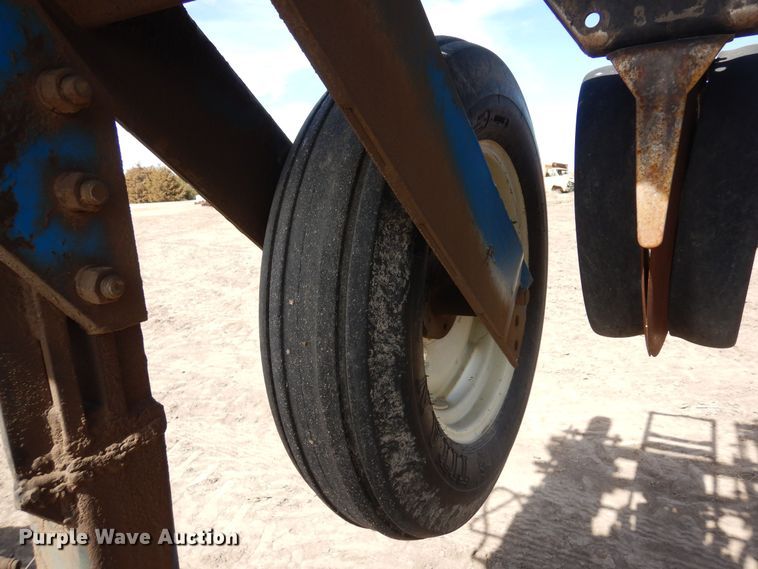 image for item DN6324 Kinze 2300  planter