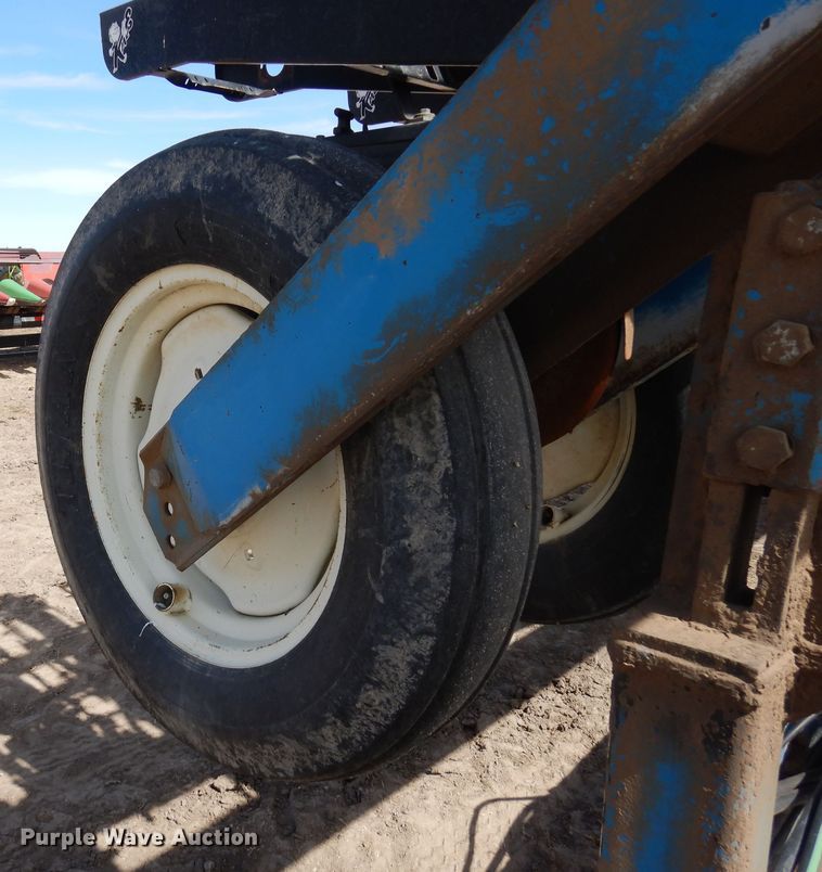 image for item DN6324 Kinze 2300  planter