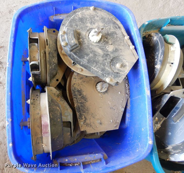 image for item DN6324 Kinze 2300  planter