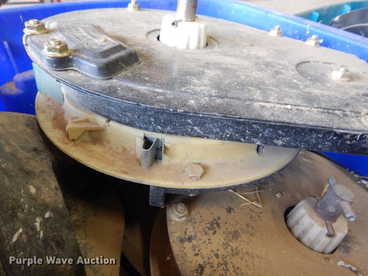 image for item DN6324 Kinze 2300  planter