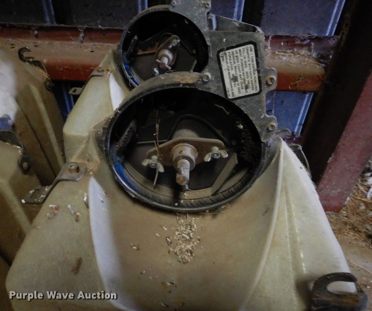 image for item DN6324 Kinze 2300  planter