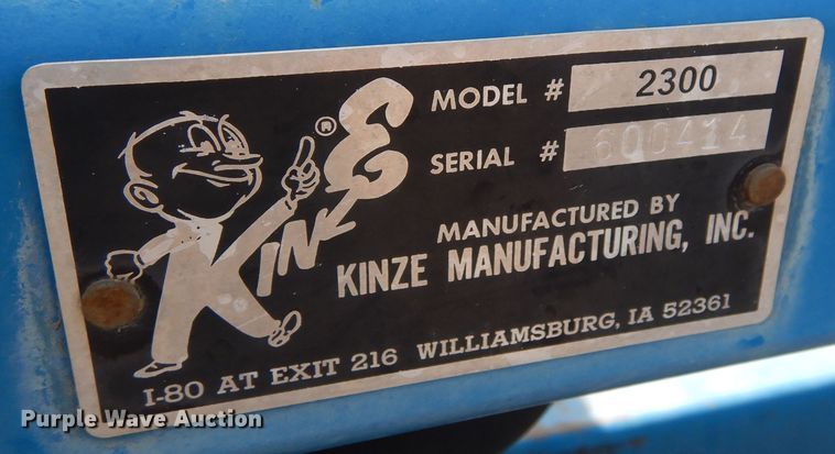 image for item DN6324 Kinze 2300  planter