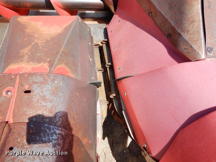 image for item DN6325 Corn head