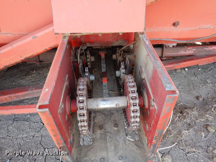 image for item DN6325 Corn head