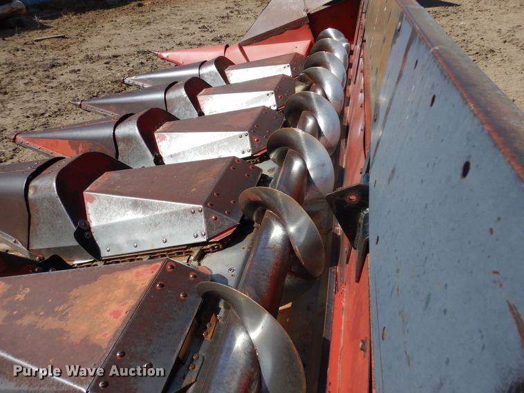 image for item DN6325 Corn head