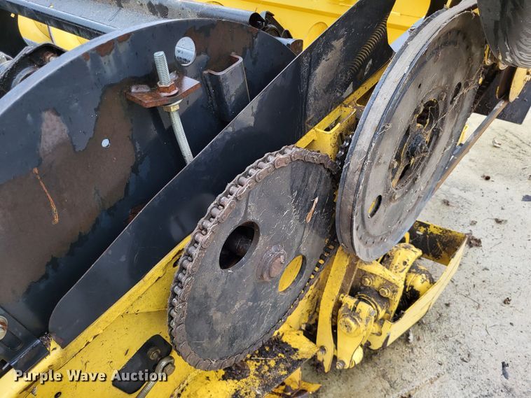 image for item DO3563 New Holland 1475  swather / windrower