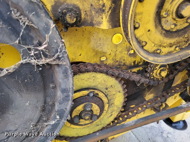 image for item DO3563 New Holland 1475  swather / windrower