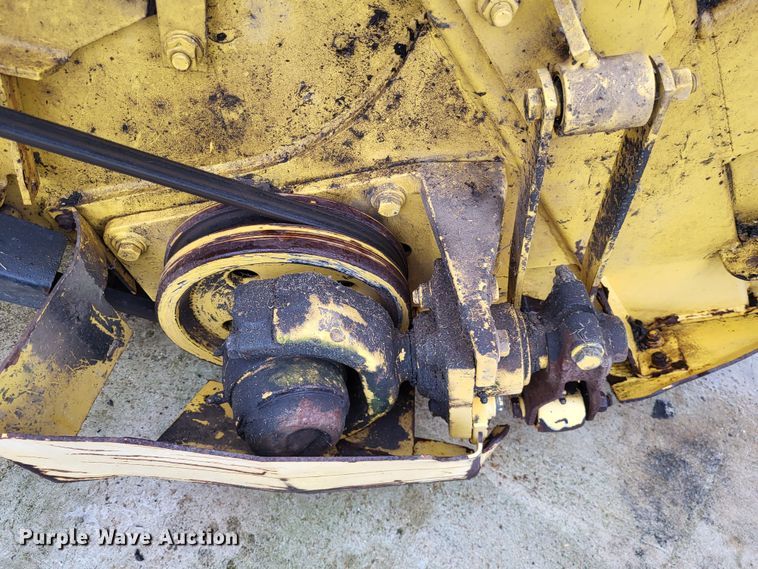 image for item DO3563 New Holland 1475  swather / windrower