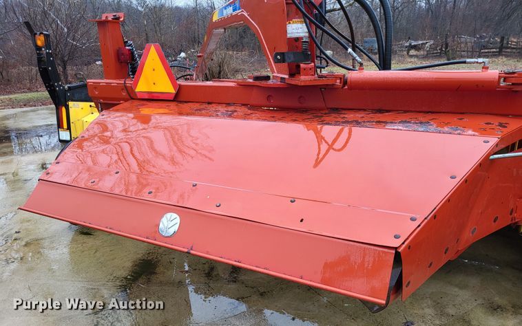 image for item DO3563 New Holland 1475  swather / windrower